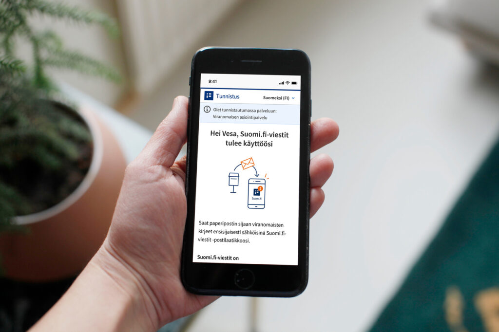 Älypuhelimen näytöllä ilmoitetaan Suomi.fi-tunnistautumisen yhteydessä, että käyttäjän käyttöön tulevat Suomi.fi-viestit.